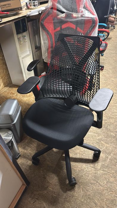 Офісні крісла сітка, шкіра, тканина б/у (стілець, стіл, тумба)