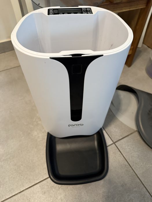 Automatyczny podajnik karmy dla kota