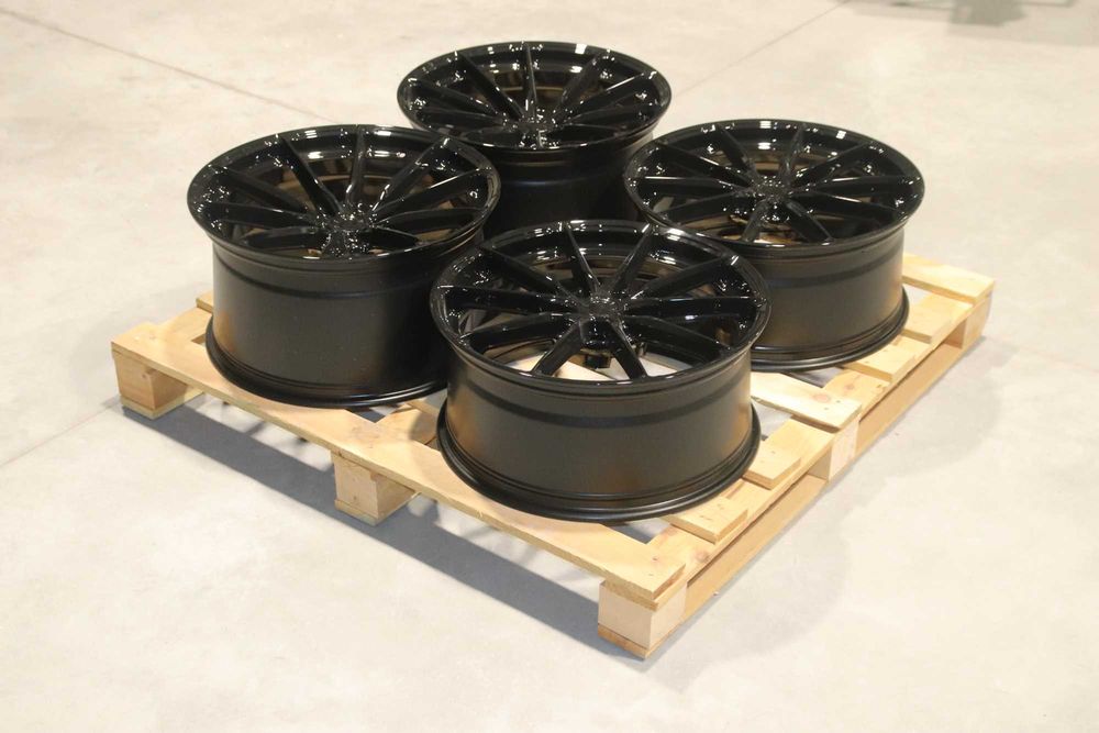 OUTLET! Felgi Japan Racing JR37 20x9 ET35 + 20x10,5 ET40 5x114,3 Black