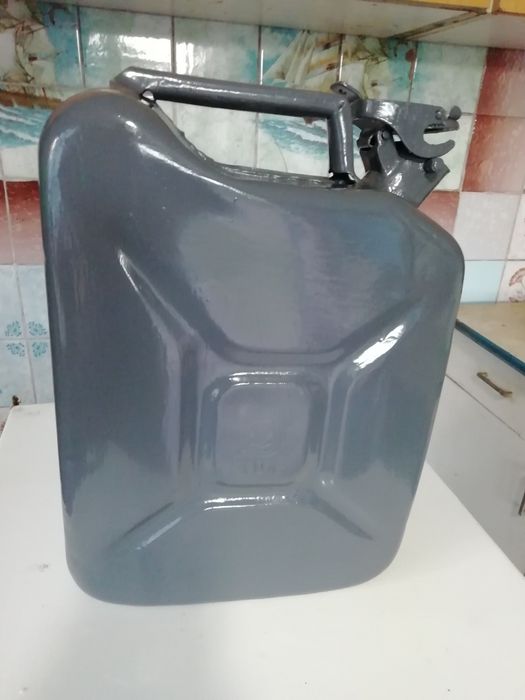 Продам каністри 10л.30-40л.