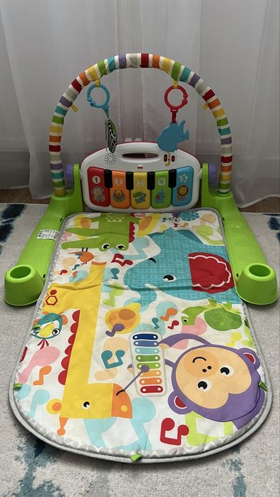 mata edukacyjna z pianinem  Fisher Price