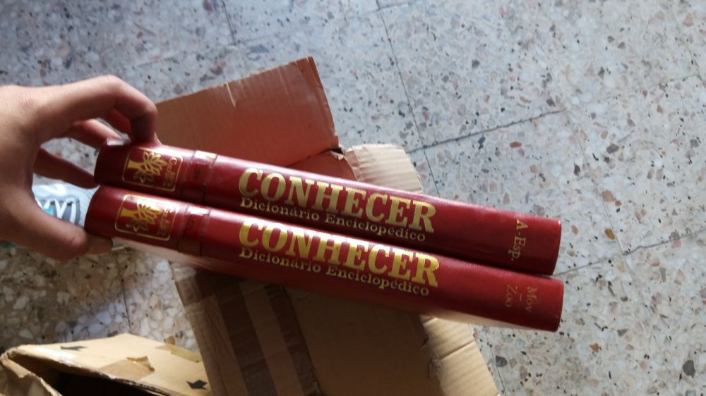 Dicionário enciclopédico CONHECER, volumes 1 e 3