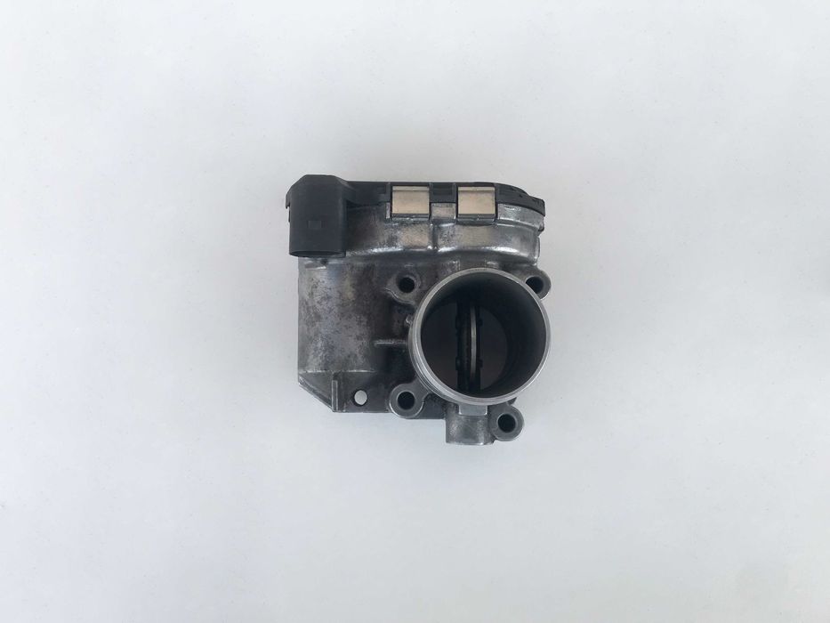 Дросельна заслонка Renault Laguna. Espace. Koleos. Trafic - 2.0dCi