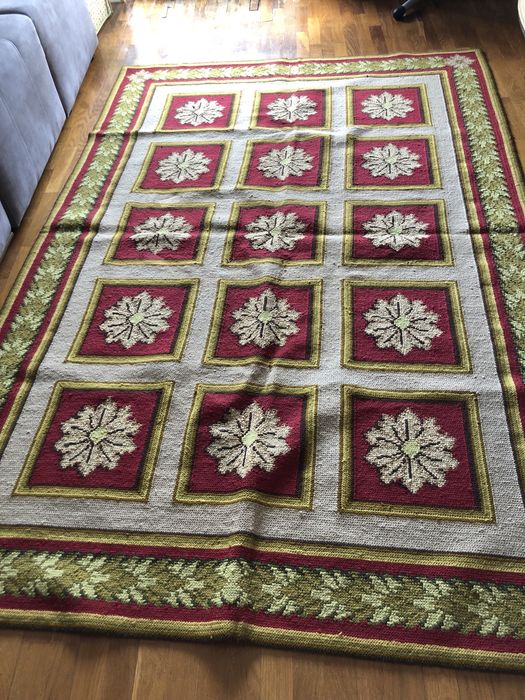 Handmade Arraiolos rug