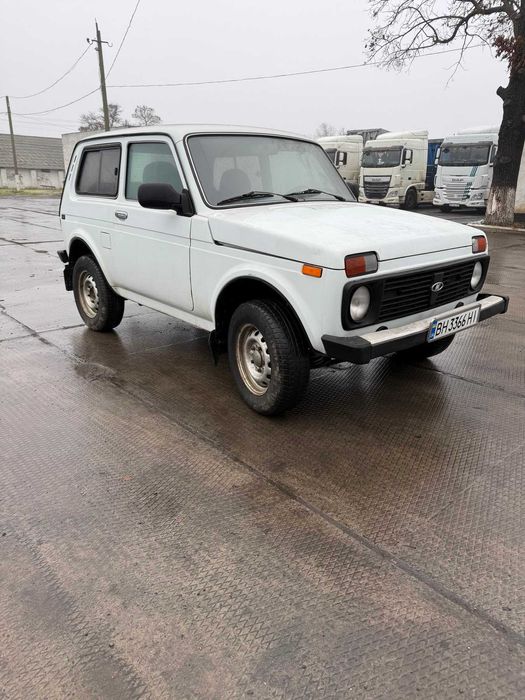 автомобиль нива 21214