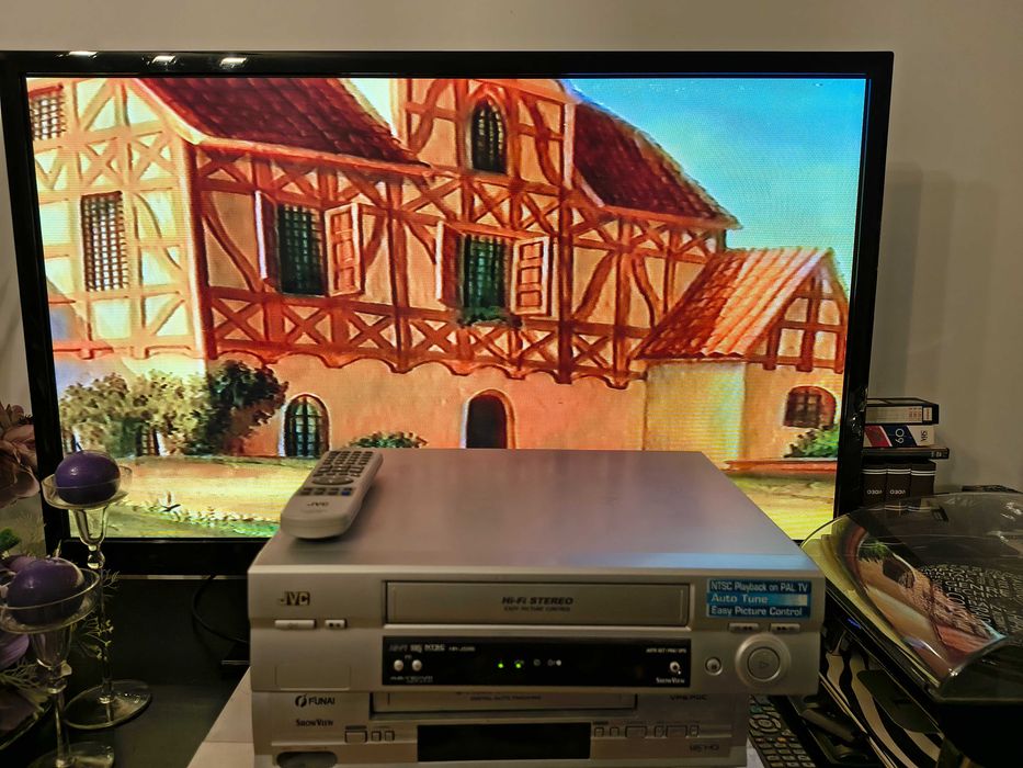 Magnetowid JVC HR-J599EU