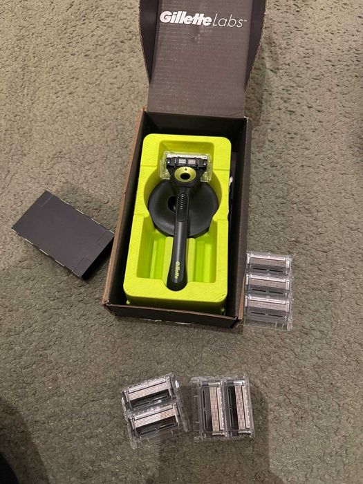 Gillette Labs maszynka 8 wkładów wymiennych + stacja 30106(2)