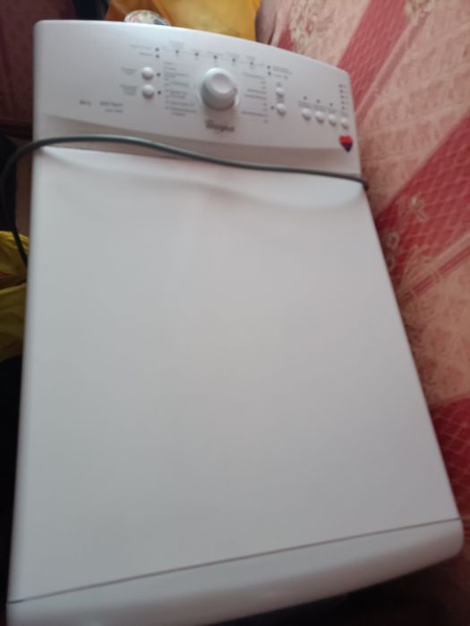 Продам пральну машину whirlpool 6080
