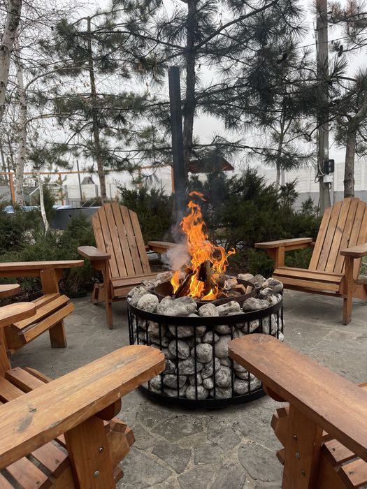 Подобова оренда великого будинку за містом з басейном з підігрівом