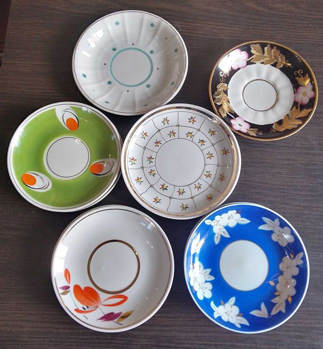 Чайные блюдца и чашечки