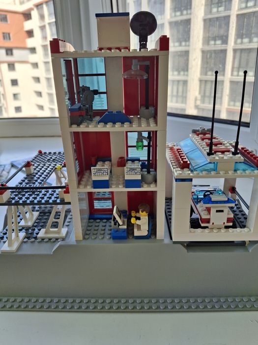 Набір Lego 7892 лікарня