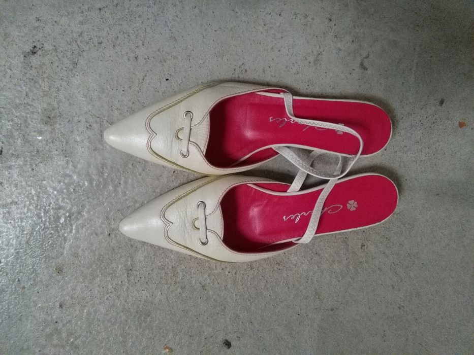 Malas Branca e vermelha,sabrinas,socas ,sandalias Lilás ,mules em Pele