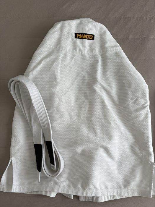 Kimono BJJ Manto branco tamanho A2 + cinto — como novo