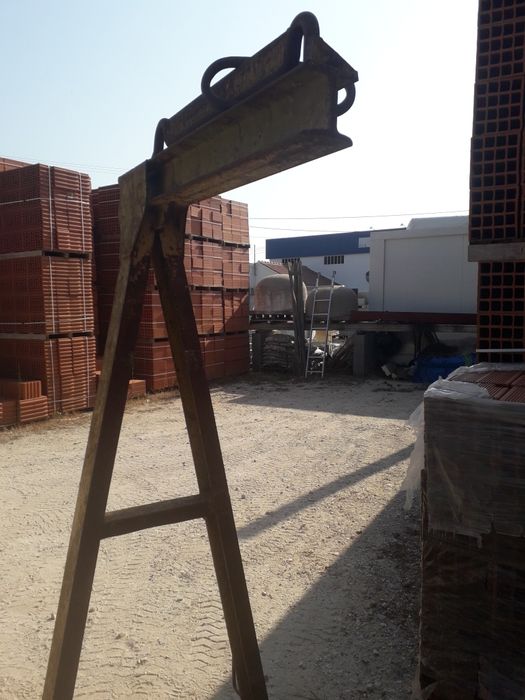 Porta paletes para grua