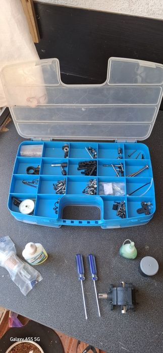 Vendo kyosho burns 4wd com muitas peças s/ Rádio