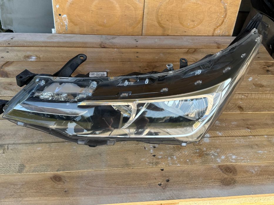 Lampa Lewy przód Toyota corolla E16 XI LIFT