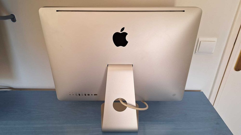Apple iMac A1311 21.5FHD- Core i5 2.5GHz- 8GB Ram- SSD 512GB