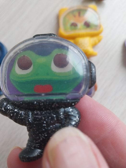 10 figurek Milka Secret Box z mrugającymi oczami