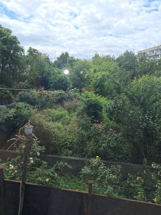 Продаж 2-к квартира . Клубний  будинок біля парку.  Тихо, зручно. Без%