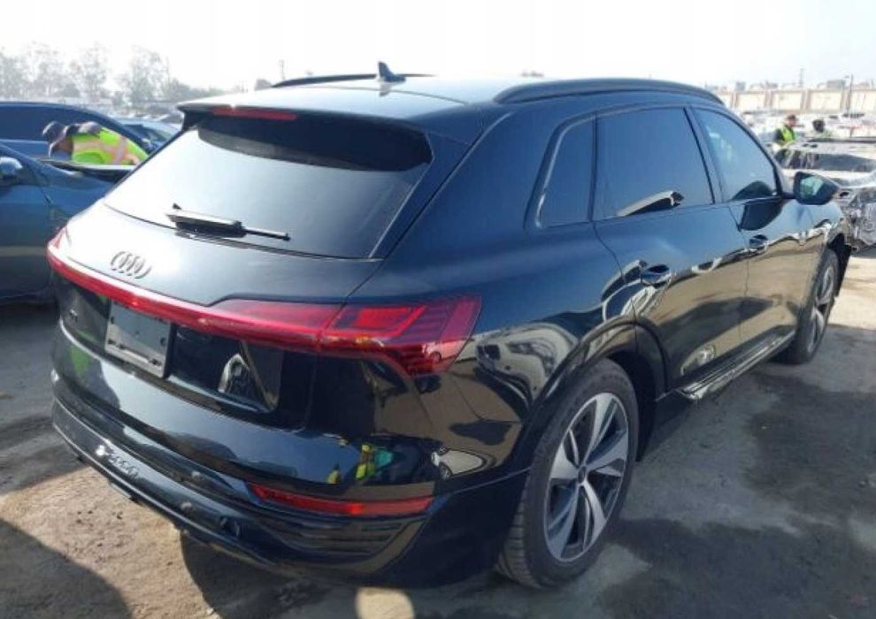 Бампер Audi Q8 E-TRON деталь запчастини ауді ку8 е трон запчасти