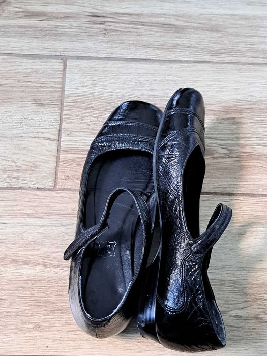 Buty, pantofle lakierowane Kazar rozm. 39