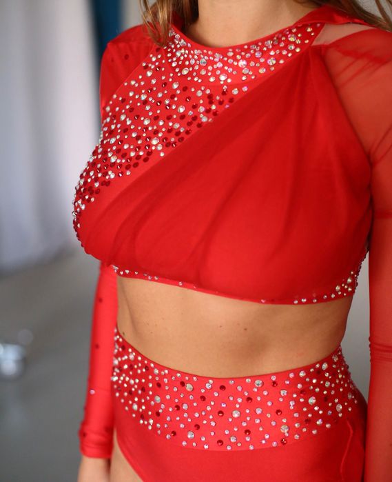 Изготовление на заказ (пошив) танцевальных и сценических костюмов