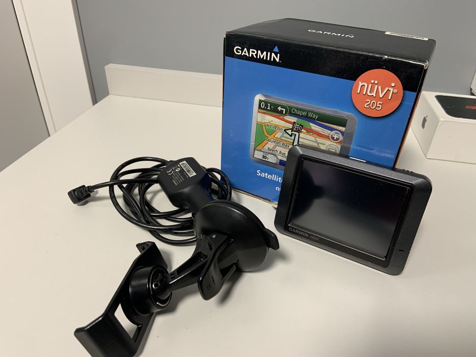 Автомобильный навигатор Garmin nuvi 205