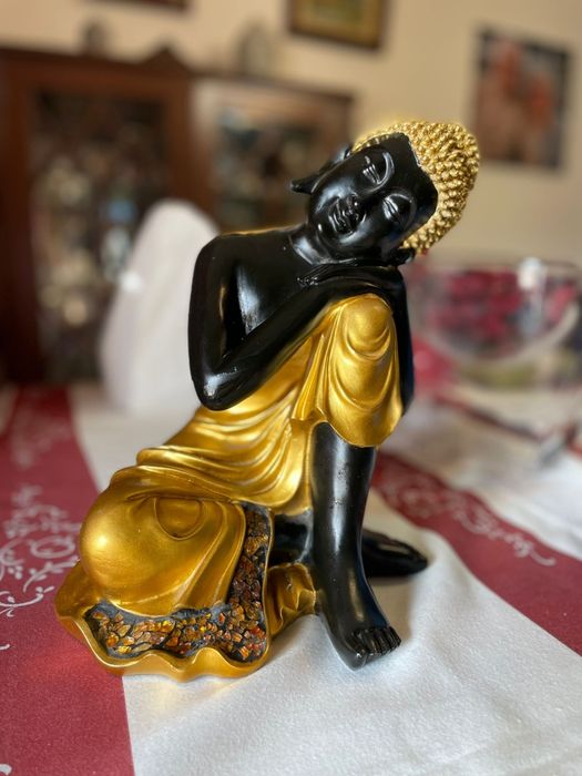 Buda preto e dourado