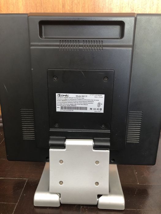 19-inch monitor working perfectly64751544663810121