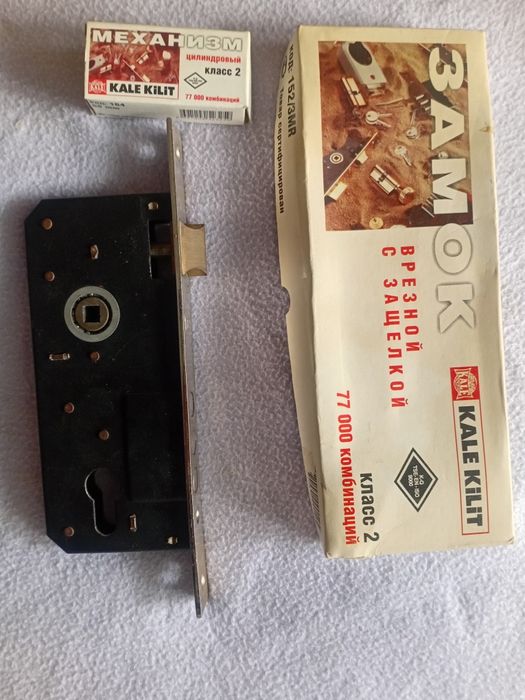 Замок врезной с защелкой