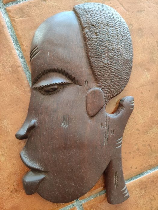 Duas peças africanas madeira de parede - rostos