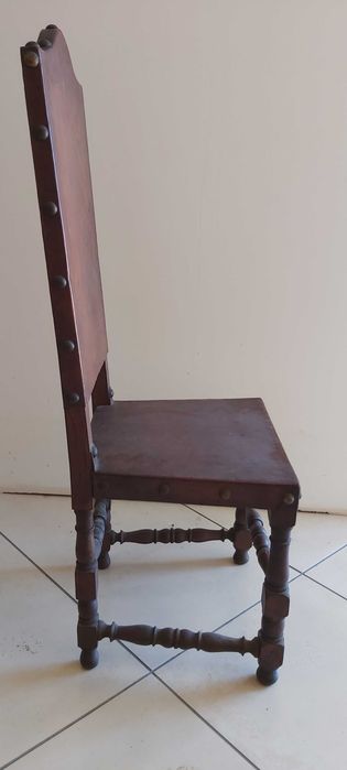 Cadeira alta em madeira e couro antiga
