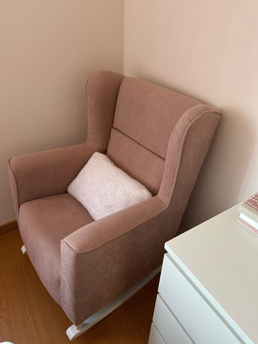 Sofá rosa novo confortável