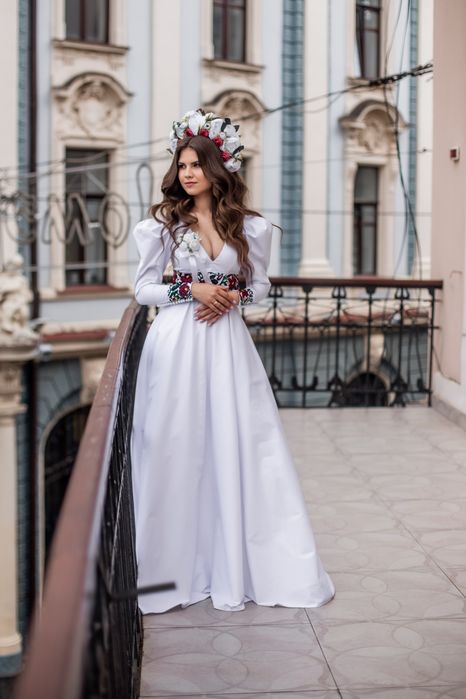 Продам Українську вишиту сукню XS