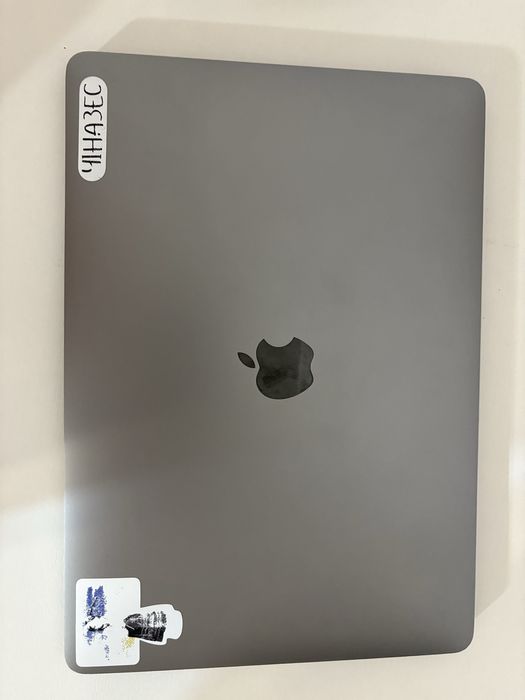 Продам macbook pro 13 2019 256/8
