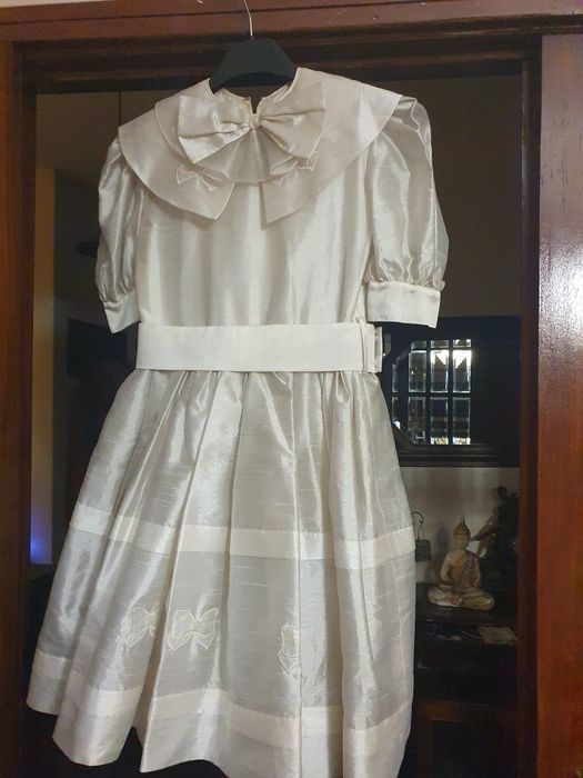 Vestidos como novos. Só uma vez de uso. Cerimônia. Vendo 20 € cada .