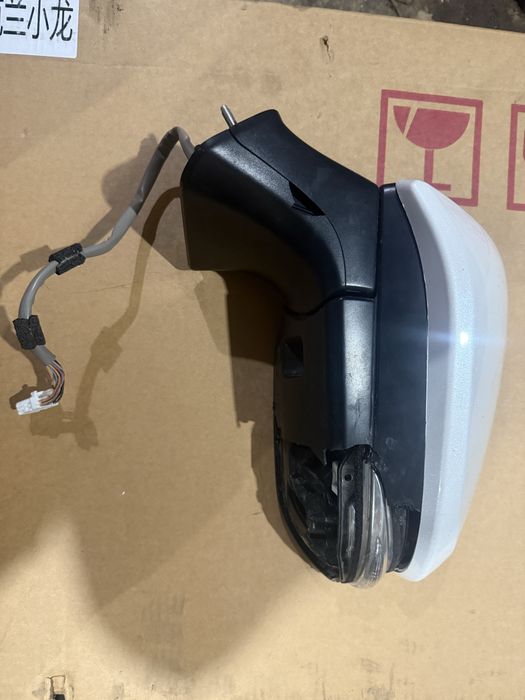 Toyota Venza 21+ зеркало