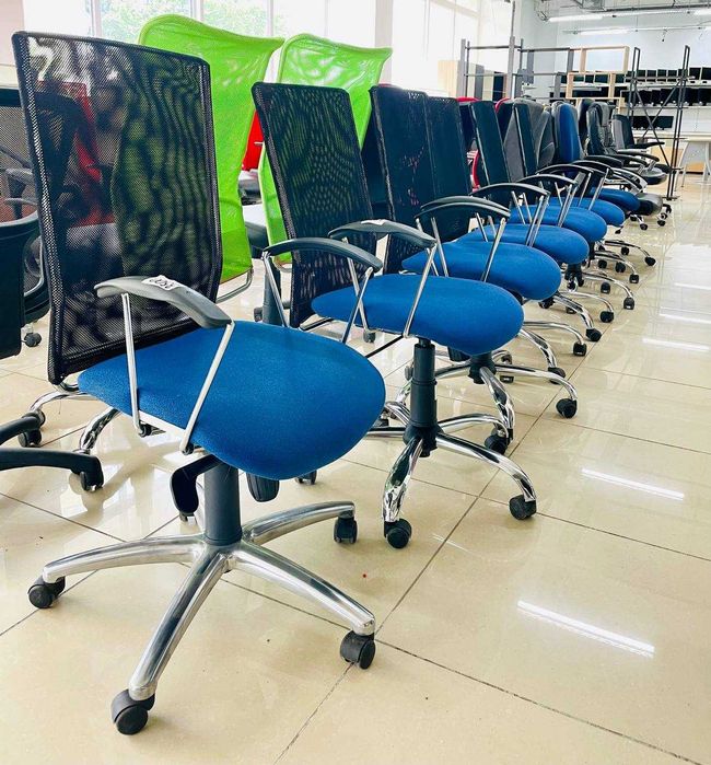 ЛИКВИДАЦИЯ склада офисной мебели столы угловые письменные компьютерные