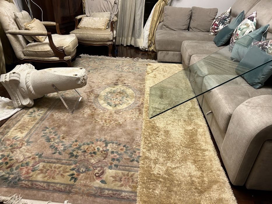 Mesa feita com coluna de marmore verdadeiro