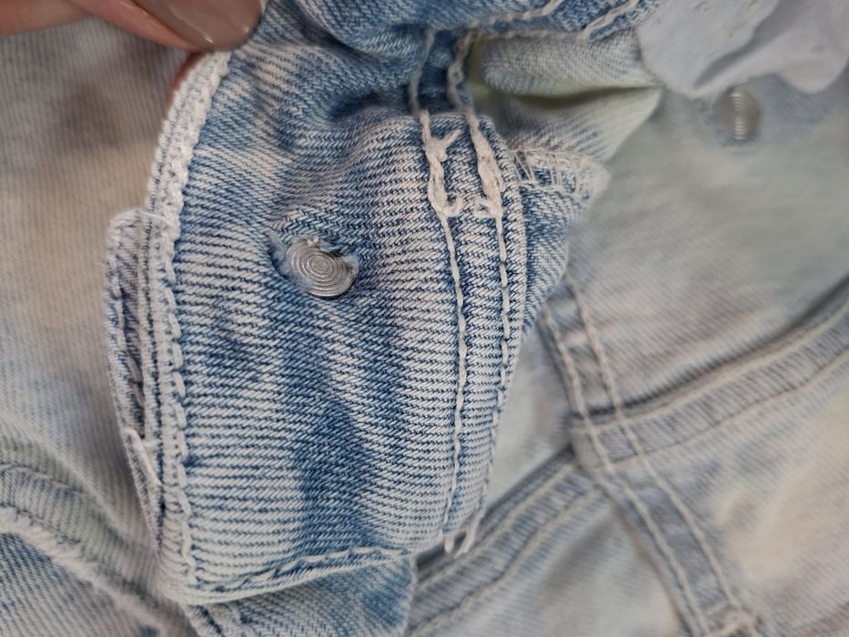 Męskie krótkie spodenki szorty jeans dżins Bershka