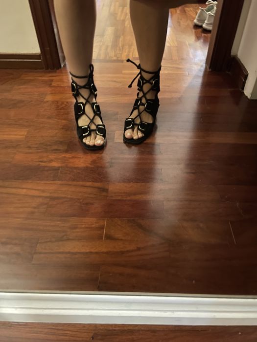 Vendo sandálias Bimba y Lola pretas