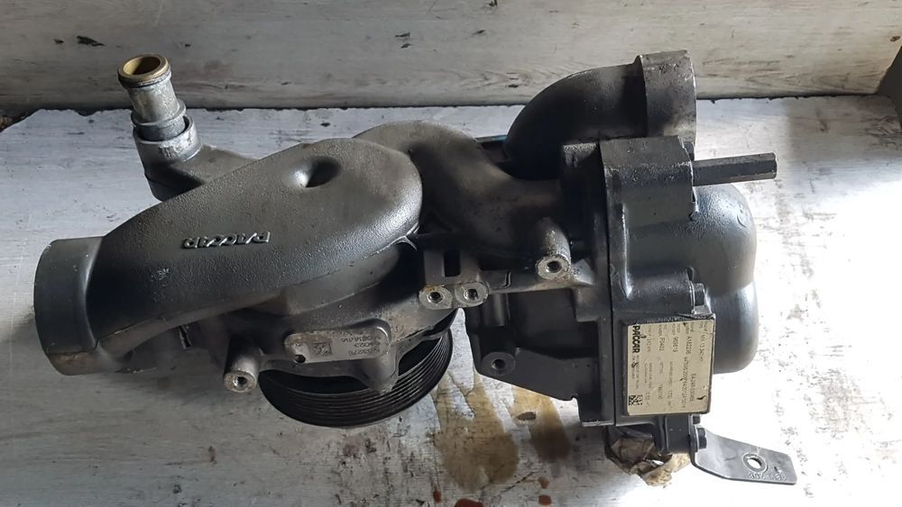 pompa wody bez sprzęgła plus obudowa daf xf 106 euro 6 mx 13 460 , 510 km