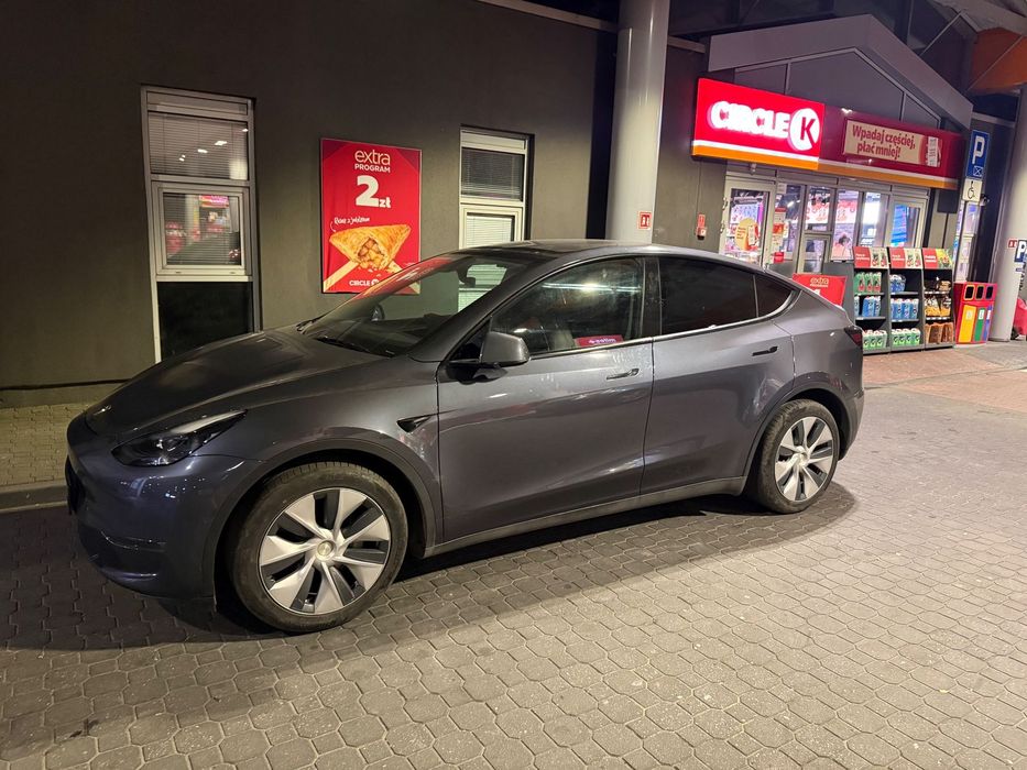 Tesla Y