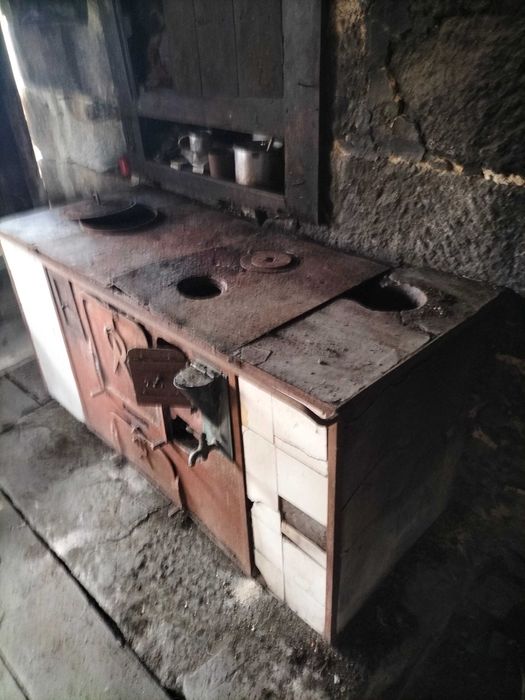 Fogão de ferro a lenha antigo