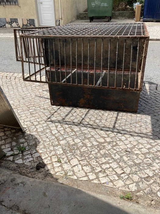 Caixa de Transporte para Cães em Ferro Reforçado – Tripla |146 × 113 × 41 cm