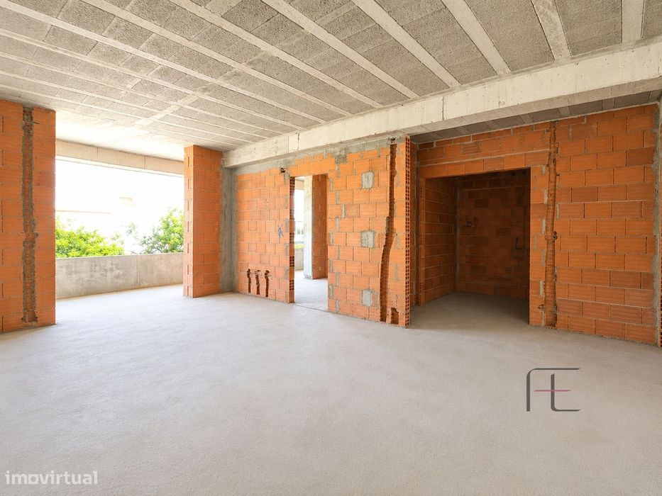 Apartamento T1 com Varanda, condomínio fechado, Arcozelo
