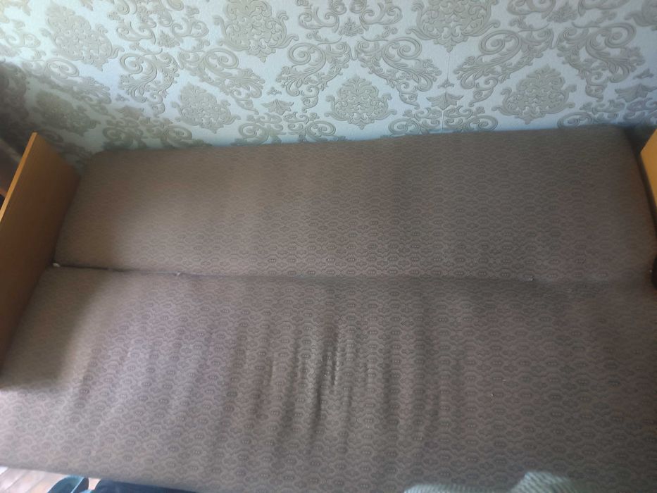 Віддам диван безкоштовно