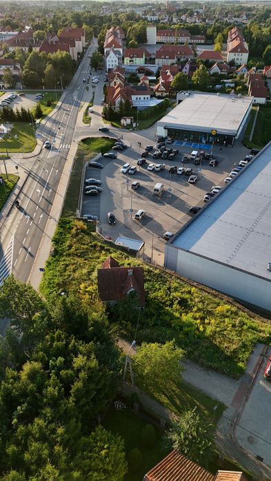 Działka z budynkiem handl.-uslug. przy DK63 Mazury