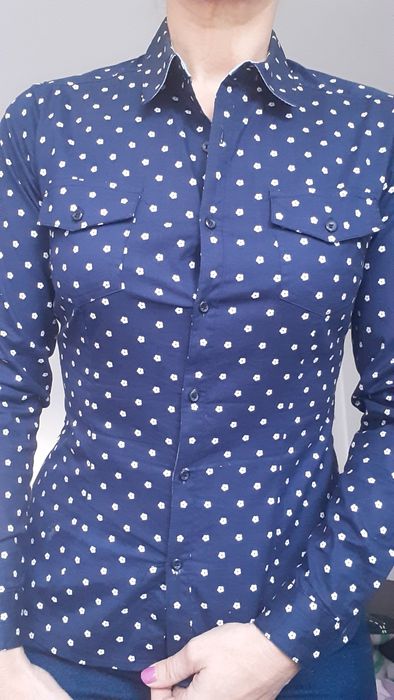 Koszula granatowa w biale kwiatuszki 97% bawełna r.S/M