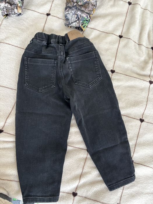 Джинси та вітровка на весну для хлопчика